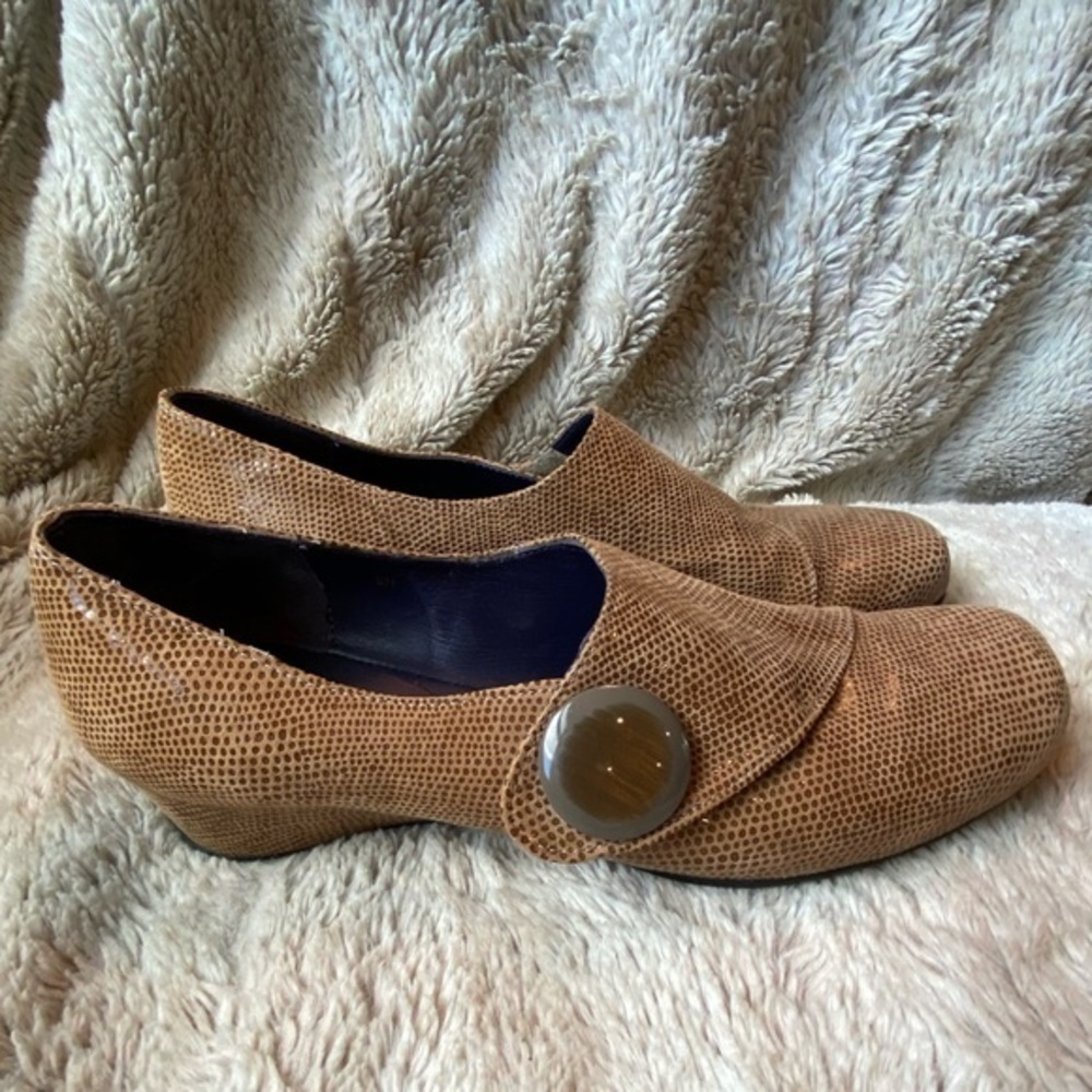 Vaneli Maxy Taupe Brown Leather Slip On Flats